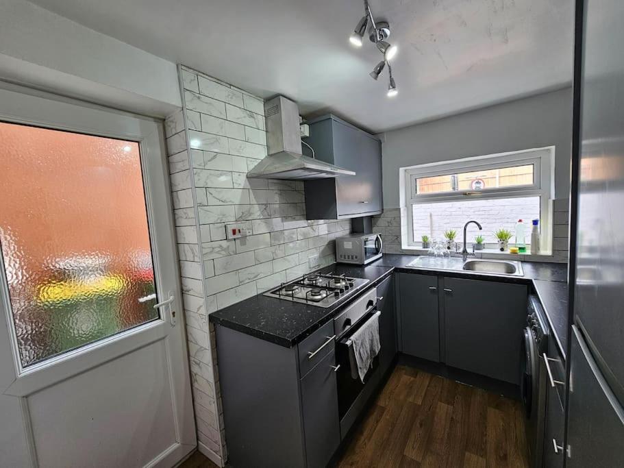 Convenient 3 Bed, Pr1 Near Uclan N Train Station Villa Preston  Ngoại thất bức ảnh